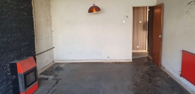 Pièce vide à rénover avec chauffage ancien, les-rives-des-renards, débarras maison tarn